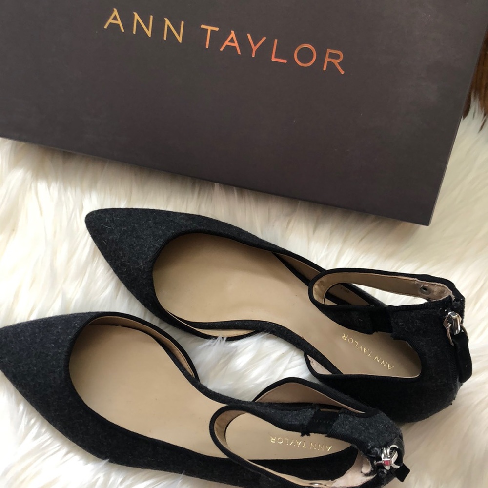 Like New Ann Taylor Evans Flannel Dorsay Flat 7.5